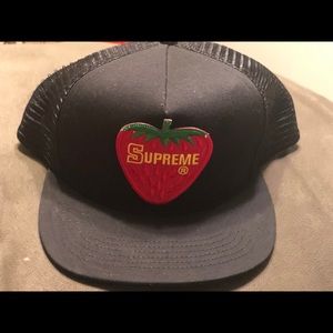 Supreme snap back hat
